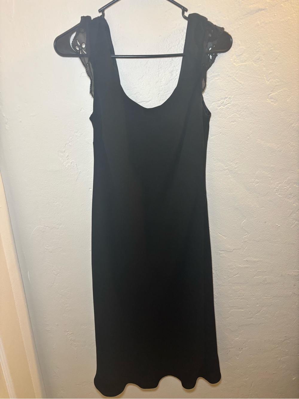 Classic Black Sleeveless Women's Dress with Lace Shoulders